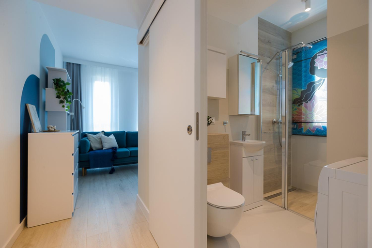 Bathroom 2, SuperApart Naukowa 55, Warsaw