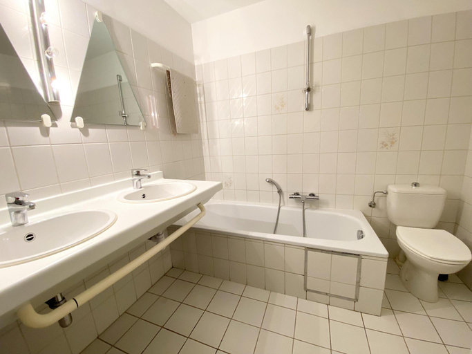 Bathroom 3, Apartment in Nieuwpoort near the Beach, West-Vlaanderen