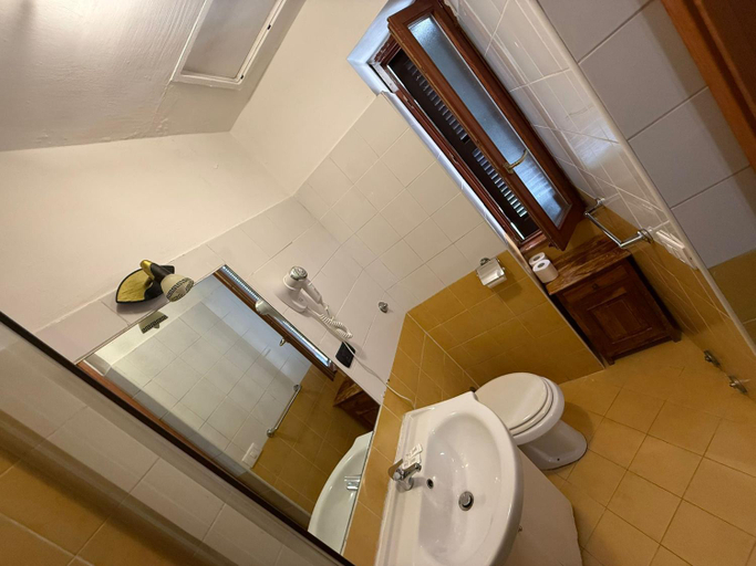 Bathroom 5, Viennese Due Bed and Breakfast, Rome