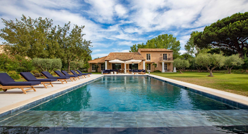 2, Magnificent villa overlooking the bay of Canebiers, Var