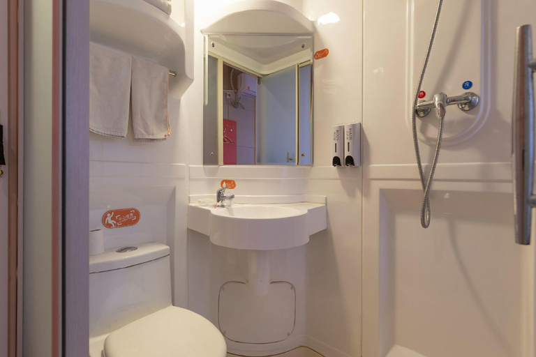 Bathroom, Pod Inn Hotel (Xuzhou Railway Station Suning Plaza), Xuzhou