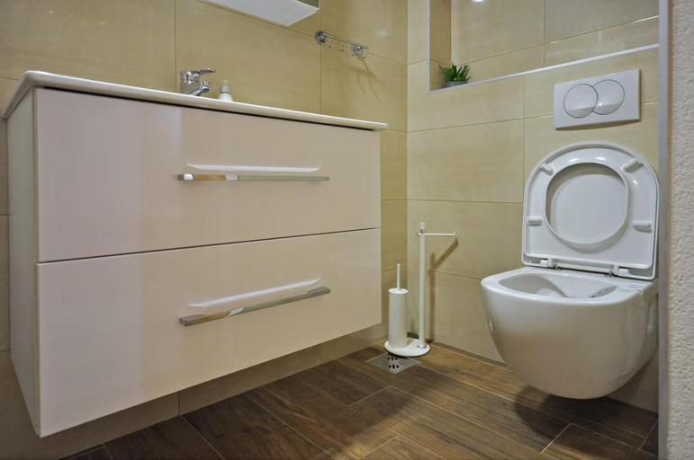Bathroom 3, Apartments Nada