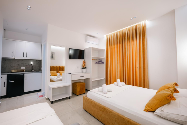 5, Hotel Zogaj, Sarandës