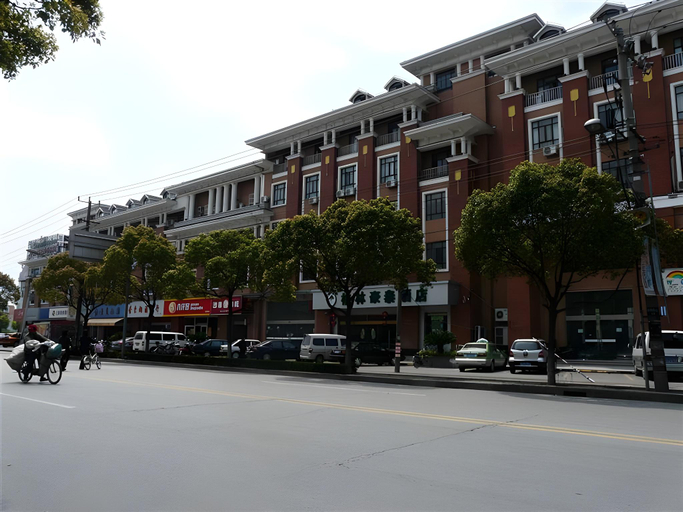 Exterior & Views
