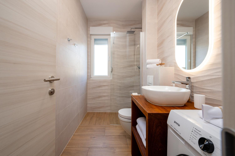 Bathroom 2, Apartment SarAna Trogir, Trogir
