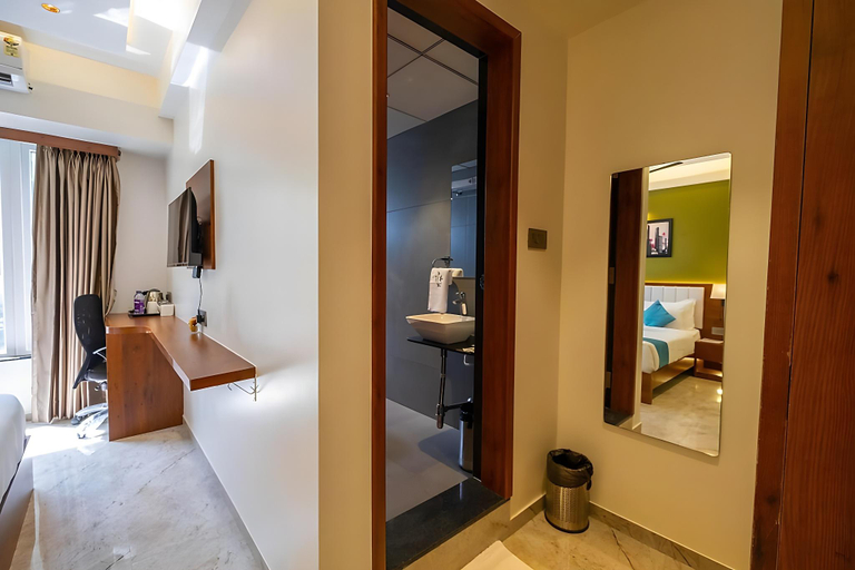 Bathroom, Monarch Guestline Magarpatta, Pune