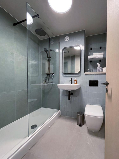 Bathroom 4, Warwick Conferences - Scarman, Warwickshire