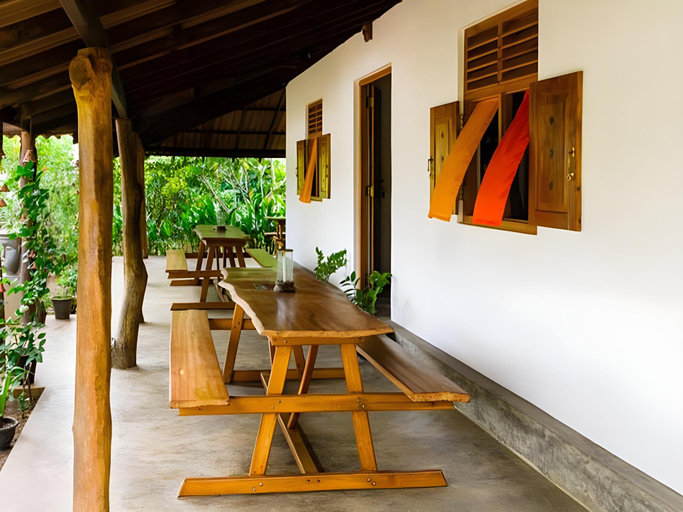 Food & Drinks 3, Forcus Cabanas Guest House, Pothuvil