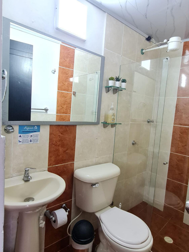 Bathroom 2, New Cozy Apartment in the Poblado, San Lucas, Medellín