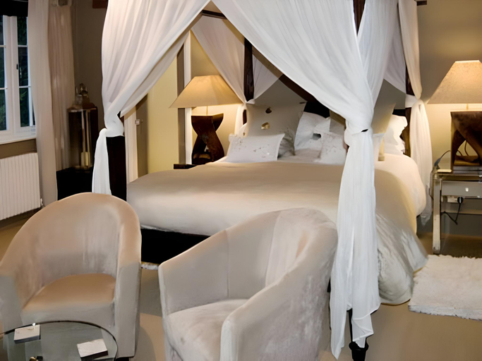Bedroom 2, Windfalls Boutique Hotel, West Sussex