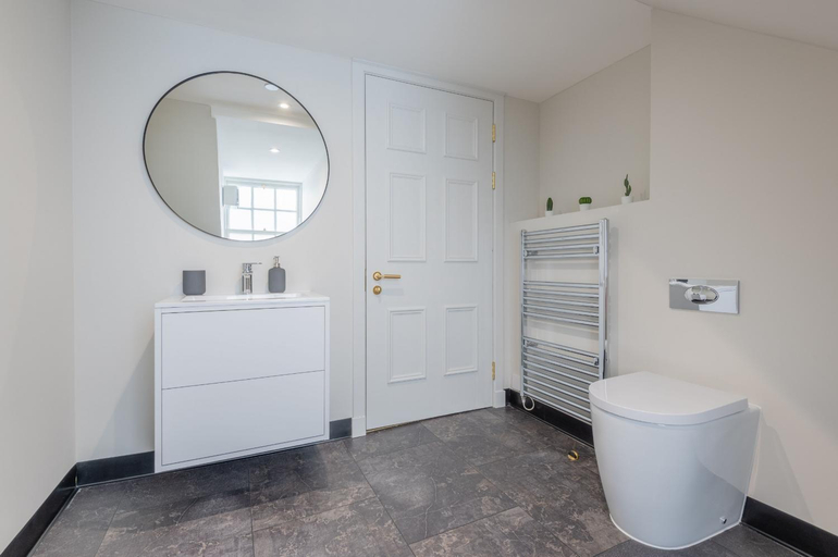 Bathroom 4, Priorsgate, Fife