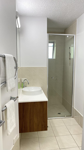 Bathroom 3, Raintrees Moffat Beach, Caloundra - Caloundra N.