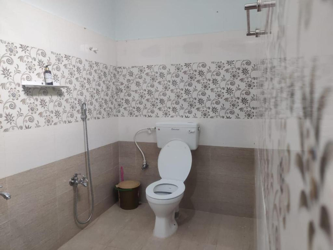 Bathroom, WoodPacker Hostel Auroville Pondicherry, Viluppuram