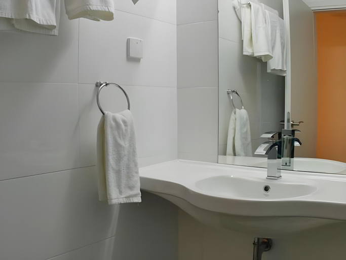 Bathroom 5, Villa Nazareth Hotel