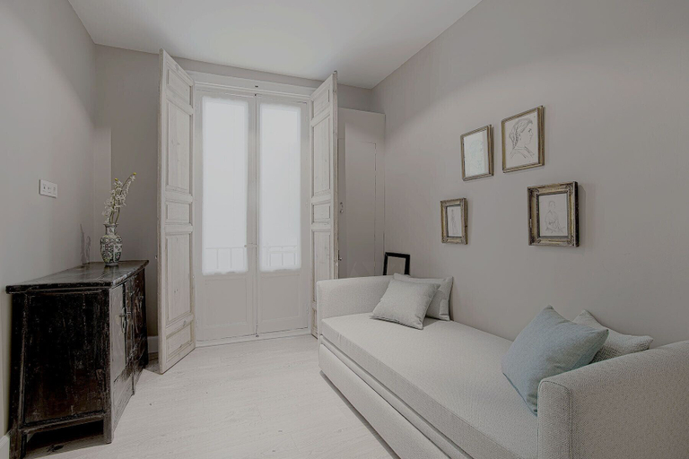 Others 4, Great 2 Bd Aparm in Prime Location. Huertas, Madrid