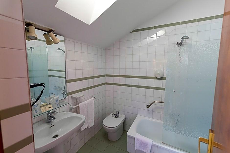 Bathroom 4, Villa Turistica de Cazorla, Jaén