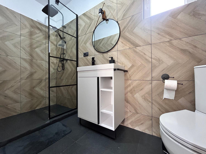 Bathroom 3, Casa Irinei, Zavoi