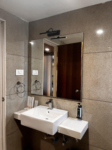 Bathroom 4, Hotel The Qubice Kolhapur, Kolhapur