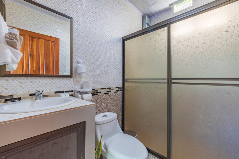 Bathroom, Villas Mapache del Caribe, Talamanca