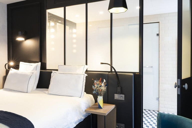 Bedroom 2, Terrass'', Paris