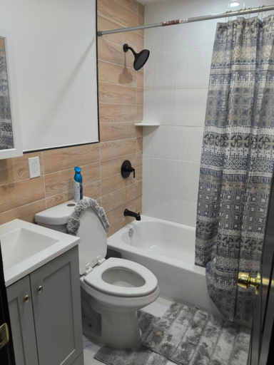 Bathroom 3, LOG COMFORT, Newark