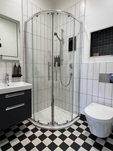Bathroom 3, Hotel Qudos, Wiltshire