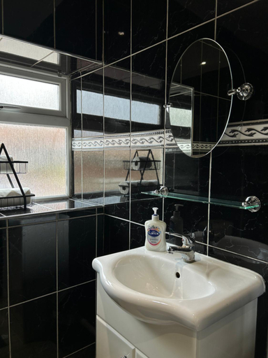 Others 4, no6 overnight stays free onsite parking, Worcestershire