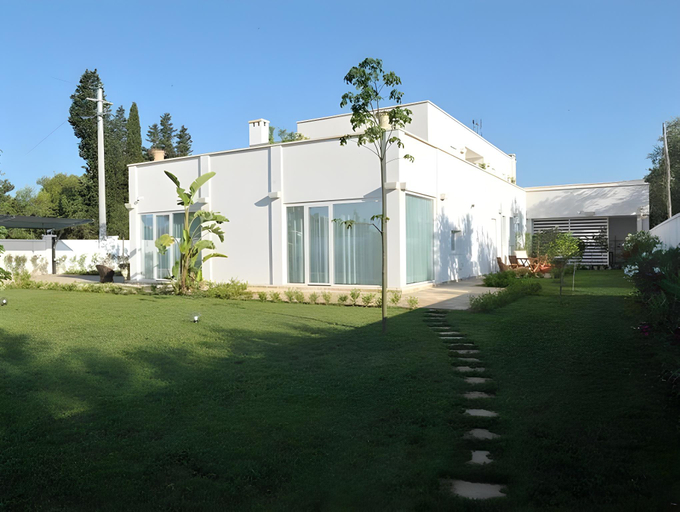 Exterior & Views