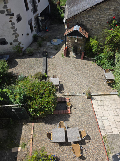 Others 5, Chez Kahina ancien hotel Robert, Puy-de-Dôme