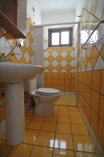 Bathroom 5, Casa Blanca, Syracuse