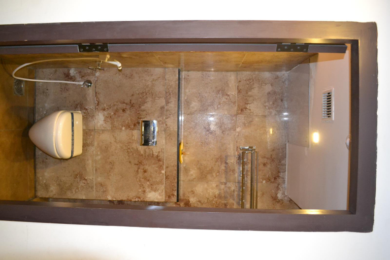Bathroom 4, Hotel Free Birds, Tiruchirappalli