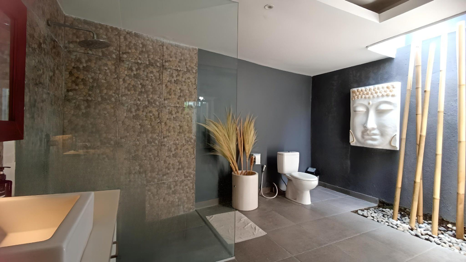 Bathroom 2, Pantai Harmoni Quiet & comfy villa close to beach, Badung