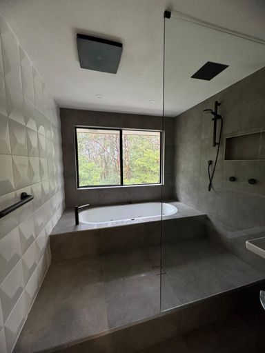 Bathroom 3, Cockatoo Retreat, Lake Macquarie - East