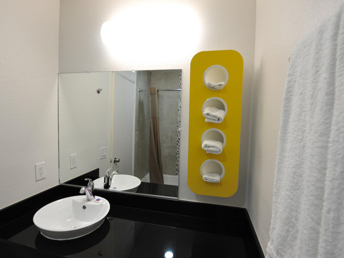 Bathroom 4, Motel 6 Fountain Valley, CA - Huntington Beach Area, Orange
