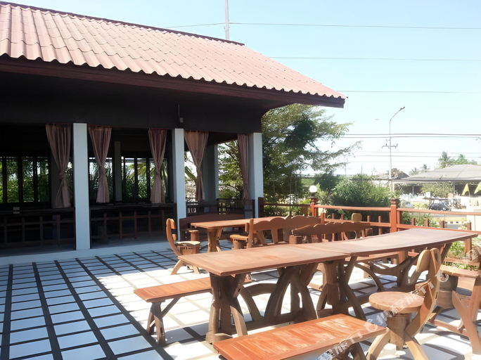 Food & Drinks, Thong Paeka Hotel, Phrasat