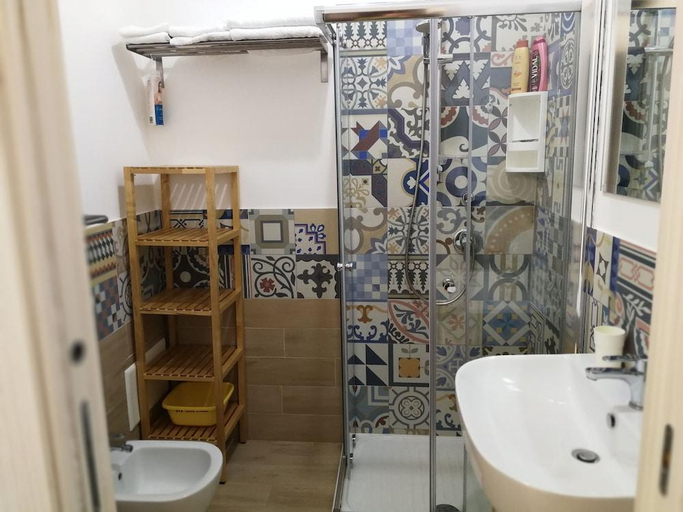 Bathroom 5, B&B Laura e Chiara, Trapani