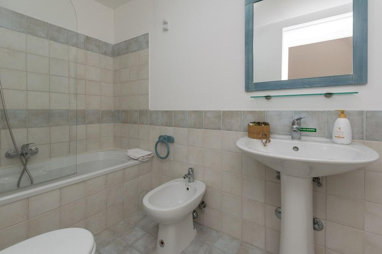 Bathroom 3, Masseria Mazzetta Salice Salentino, Lecce