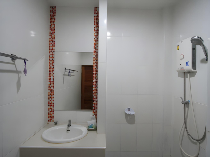 Bathroom 3, Phakawan Hotel, Muang Maha Sarakam