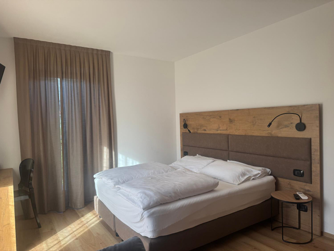 Bedroom 3, Agritur Girasole, Trento