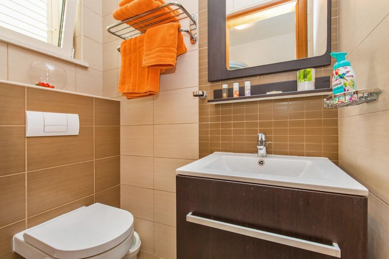 Bathroom 2, Residences Island View, Pojezerje