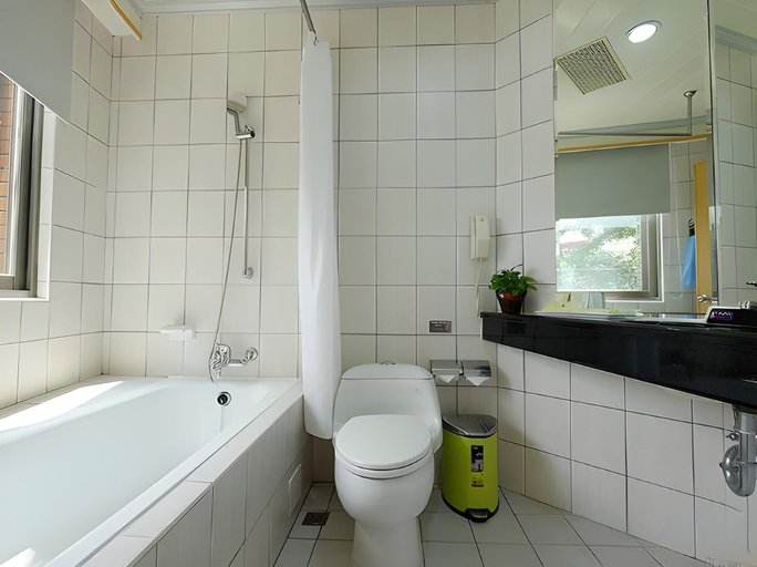 Bathroom 4, Cambridge Hotel Yung Kong, Tainan