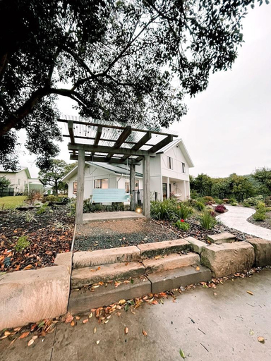 Exterior & Views 2, Seven Peaks Farm Stay, Caloundra - Rail Corridor