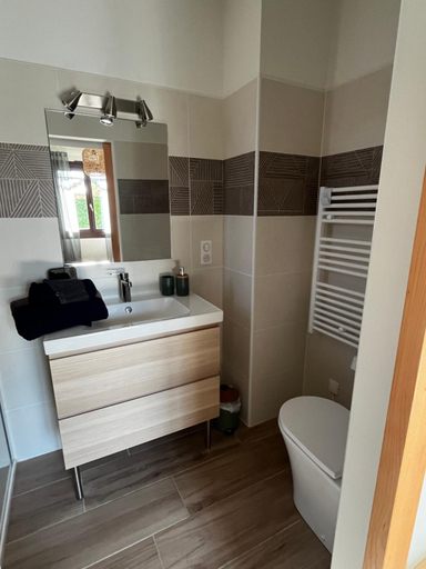 Bathroom 2, Les voyages de Louison, Lot-et-Garonne