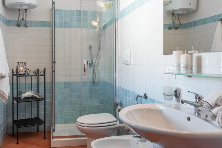 Bathroom 3, Relaxing Cristal Blu Studio sleeps 3, Olbia-Tempio
