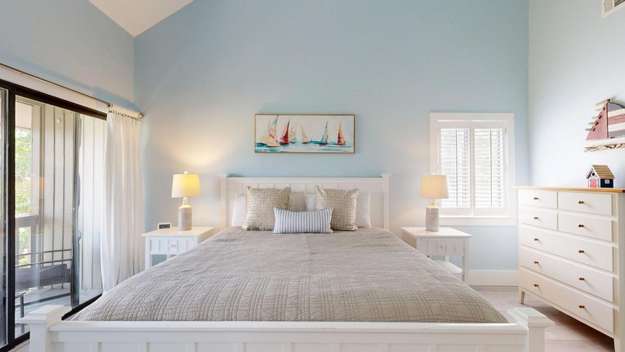 Others 3, 911 Inverness Village, Beaufort