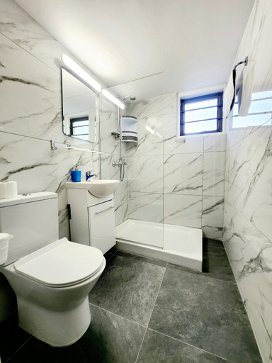 Bathroom 4, Florence Hotel Apartments