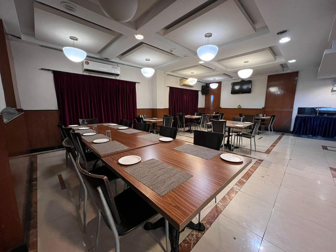 Food & Drinks 4, The Hotel Royal Plaza, Chennai