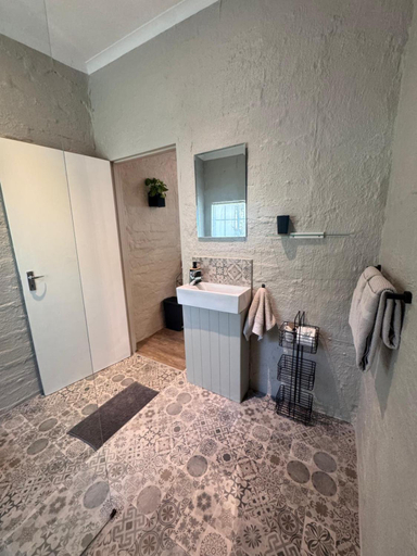 Bathroom 2, Chocolate Orchid, Ehlanzeni