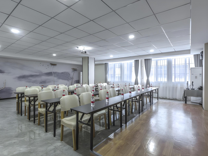 Food & Drinks 4, GEM Hotel Fuyang Linquan County Guangming Nan Road, Fuyang