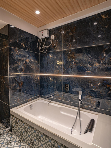 Bathroom 5, Hotel Supreme Inn, Thane